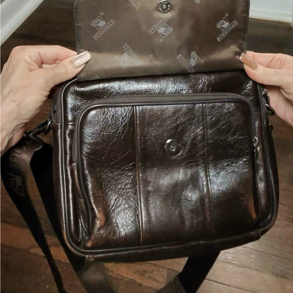 Elegant‎ Dark Brown Leather Messenger Bag - Picture 7 of 8